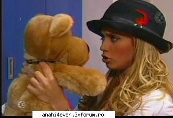 Capturi Annie . - a5a nu e asa ca e dragutza? - Galerie foto