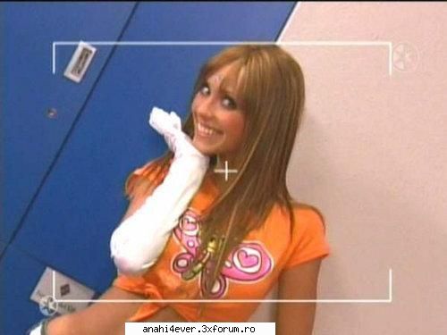 Satena sau blonda??? - anahi_rebela - Despre Anahi